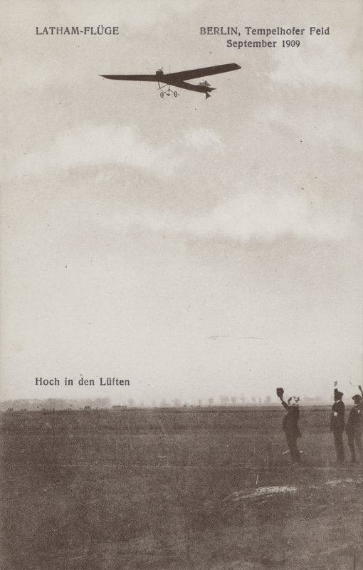 Hubert Latham francia repülős a Tempelhof repülőtér felett repül, Berlin, 1909. szeptember (f/w fotó) alkotó: Photographer German