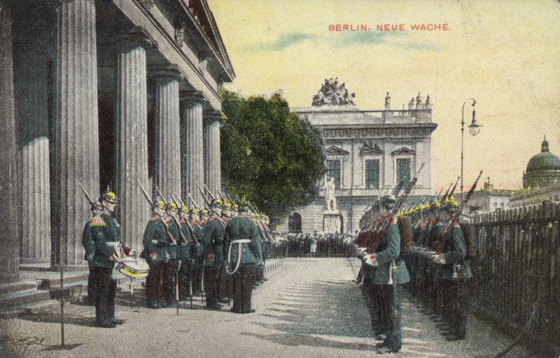 Német katonák parádén a berlini Neue Wache előtt (színes fotó) alkotó: Photographer German