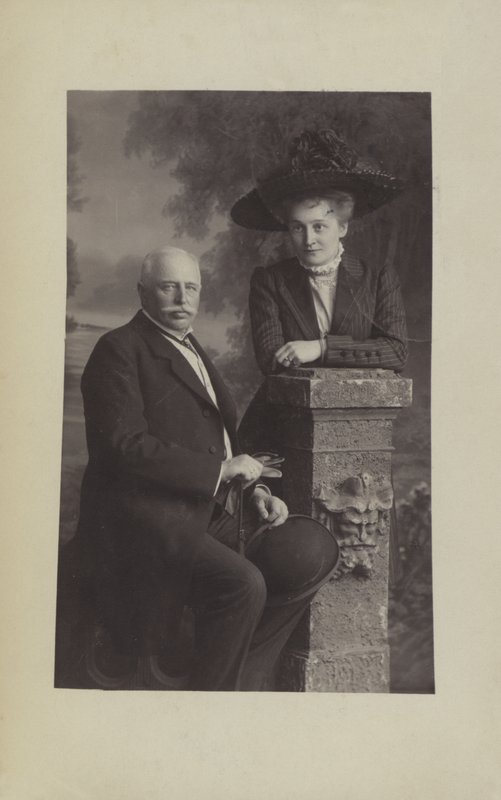 Graf Ferdinand von Zeppelin német léghajó tervező és kivitelező és felesége Isabella (f/w fotó) alkotó: Photographer German