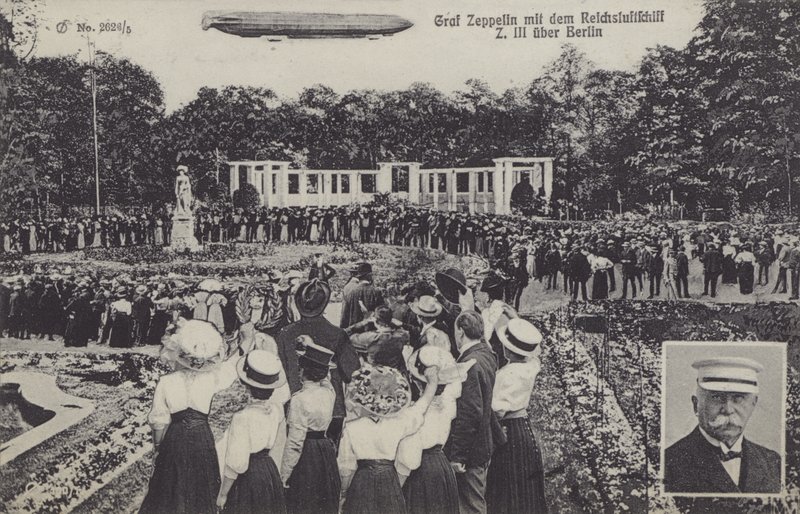 Graf Ferdinand von Zeppelin és léghajója LZ III Berlin felett (f/w fotó) alkotó: Photographer German