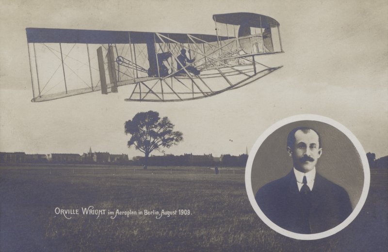 Orville Wright repülővel repül Berlinben, augusztusban alkotó: Photographer German