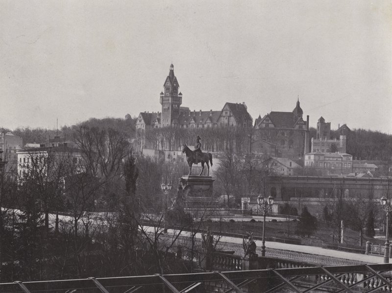 Potsdam, háborús iskola és Wilhelm Des Grossen császár emlékműve (f/w fotó) alkotó: Photographer German