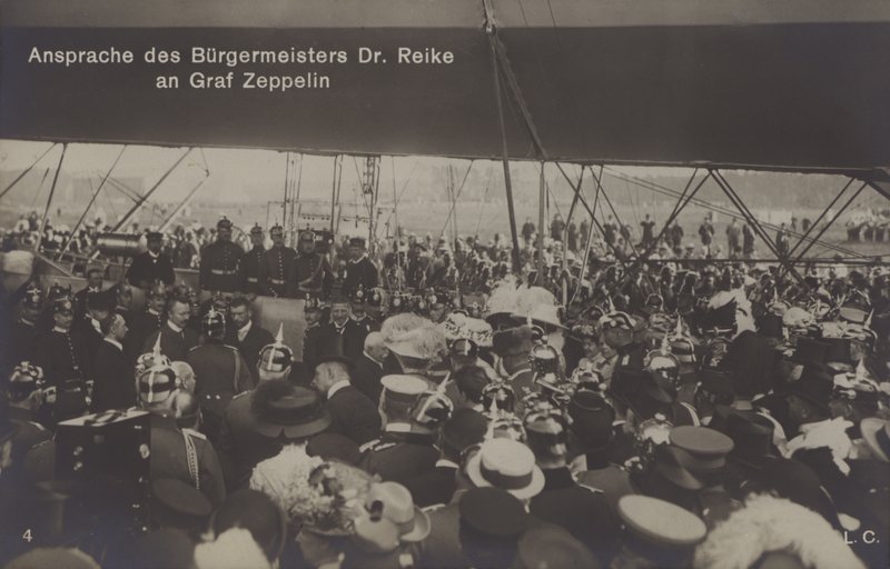 Dr. Reike polgármester beszéde Graf Ferdinand von Zeppelin német léghajó-építőhöz (f/w fotó) alkotó: Photographer German