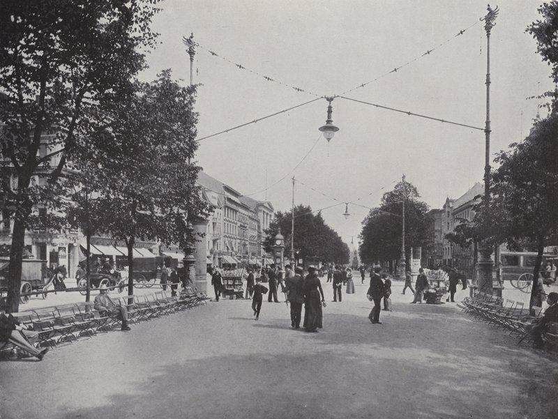 Unter Den Linden, Mittellallee és Nagy Frigyes emlékművének kilátása (f/w fotó) alkotó: Photographer German