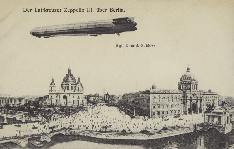 Zeppelin LZ III repül Berlin felett (f/w fotó) alkotó: Photographer German
