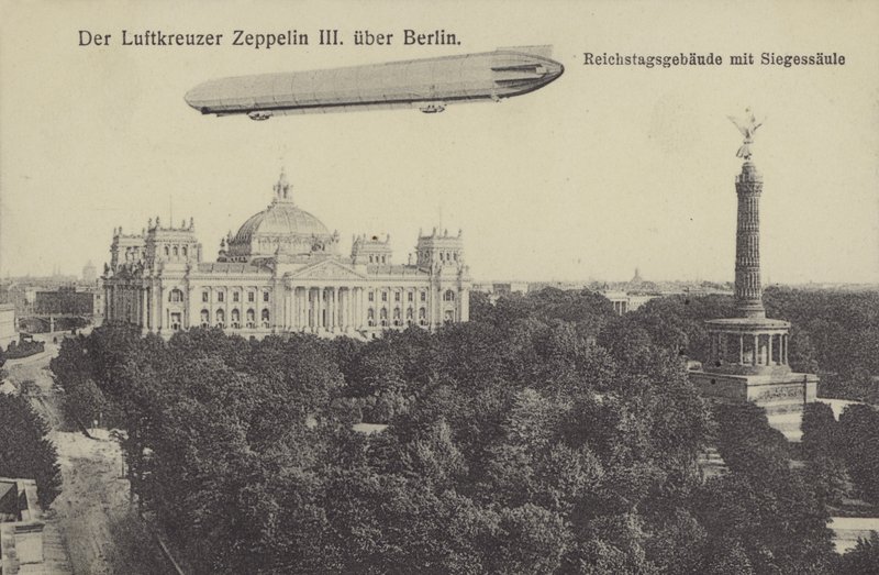 Zeppelin LZ III repül Berlin felett (f/w fotó) alkotó: Photographer German