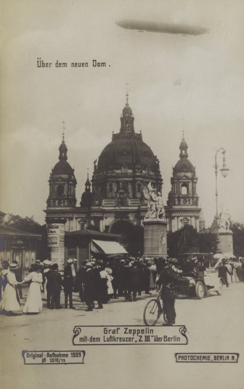 Zeppelin LZ III repül a berlini katedrális felett alkotó: Photographer German
