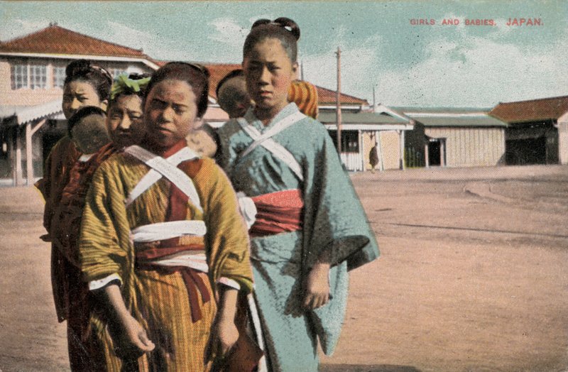 Lányok és babák, Japán (fotó) alkotó: Photographer Japanese