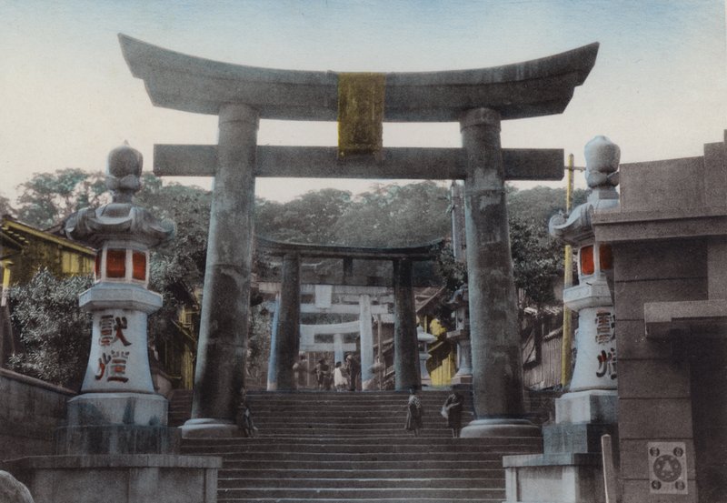 Japán, 1912 körül: Big Torii a Suwa szentélynél, Nagaszaki (fotó) alkotó: Photographer Japanese