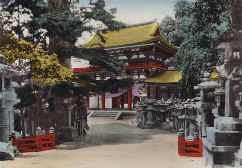 Japán, 1912 körül: A Kasuga sintó templomot 767-ben alapították Narában, Kyoto közelében (fotó) alkotó: Photographer Japanese