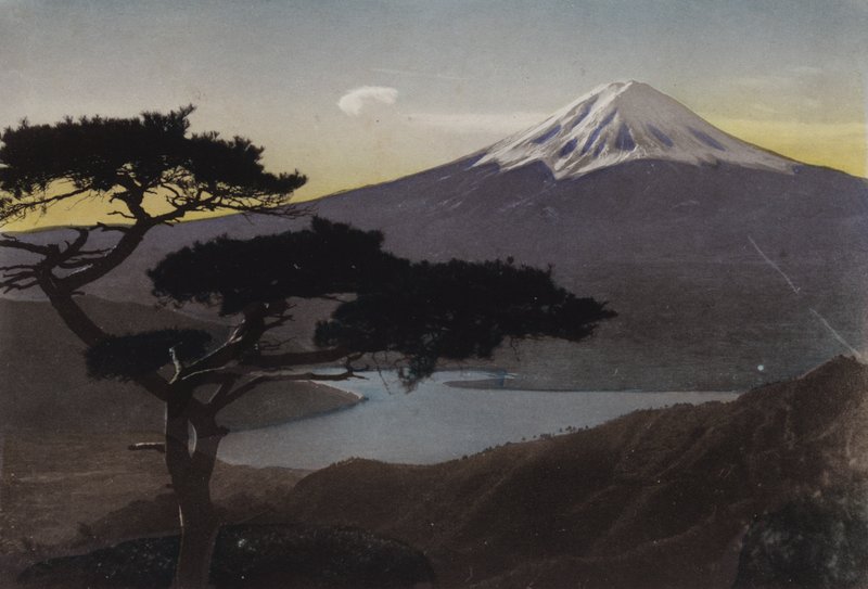 Japán, 1912 körül: Fudzsi-hegy a Misaka-hágóból (fotó) alkotó: Photographer Japanese