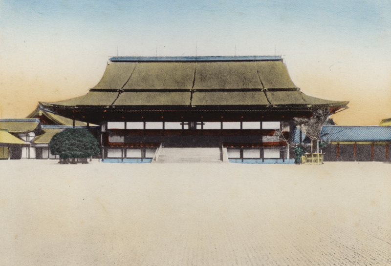 Japán, 1912 körül: a kiotói palota Shishinden csarnoka újévi közönségre és más nagy szertartásokra szolgált; A jelenlegi császár trónra lépését itt tartották 1868-ban, Kiotóban (fotó) alkotó: Photographer Japanese