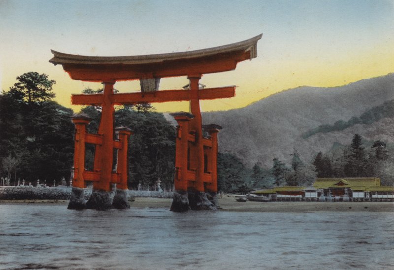 Japán, 1912 körül: A szent sziget, Miyajima a beltengeren, Japán három legismertebb jelenete egyike; A templomot Kiyomori emelte itt a 12. században (fotó) alkotó: Photographer Japanese