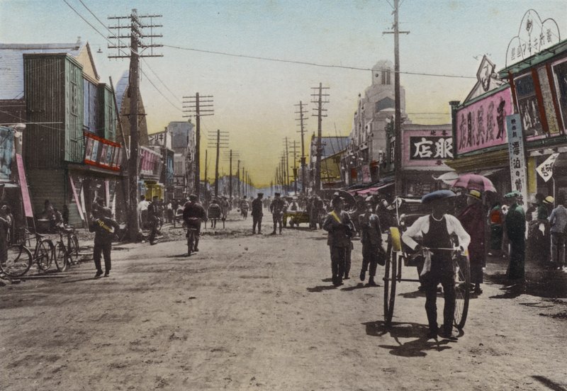 Japán, 1912 körül: Theatre Street, Yokohama (fotó) alkotó: Photographer Japanese