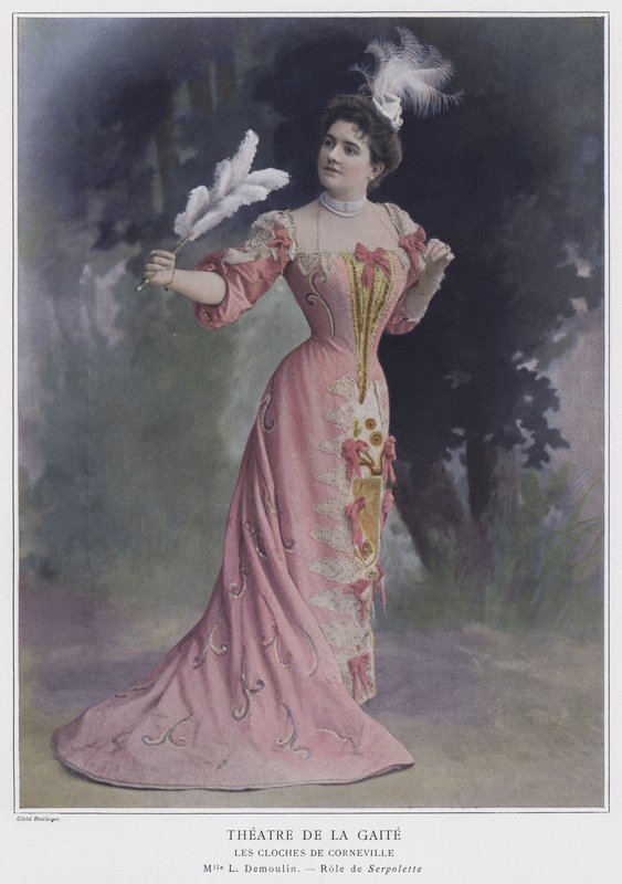 Leo Demoulin mint Serpolette a Les Cloches de Corneville-ben (színes fotó) alkotó: Reutlinger Studio