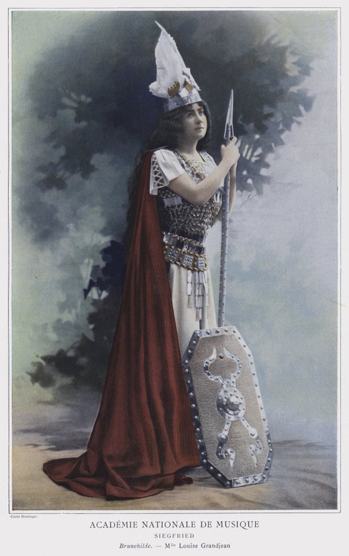 Louise Grandjean mint Brunnhilde a Siegfriedben (színes fotó) alkotó: Reutlinger Studio