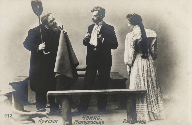 Vsevolod Meyerhold orosz színész (középen) Treplev szerepében a Moszkvai Művészeti Színház Anton Csehov A sirály című előadásában, 1898 alkotó: Russian Photographer