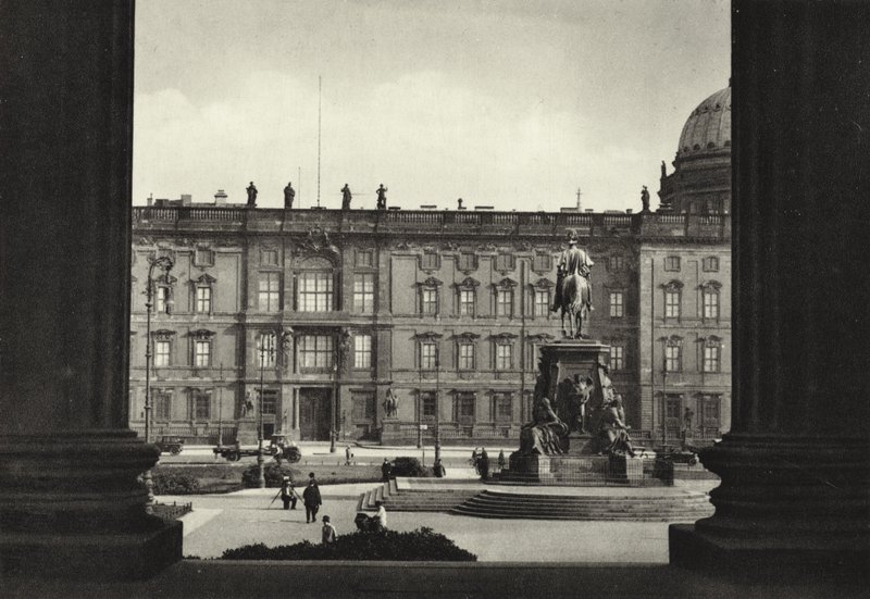 Berlin: Kilátás a palotára és a Lustgartenre; Kilátás a királyi palotára és a Lustgartenre (f/w fotó) alkotó: Sasha Stone