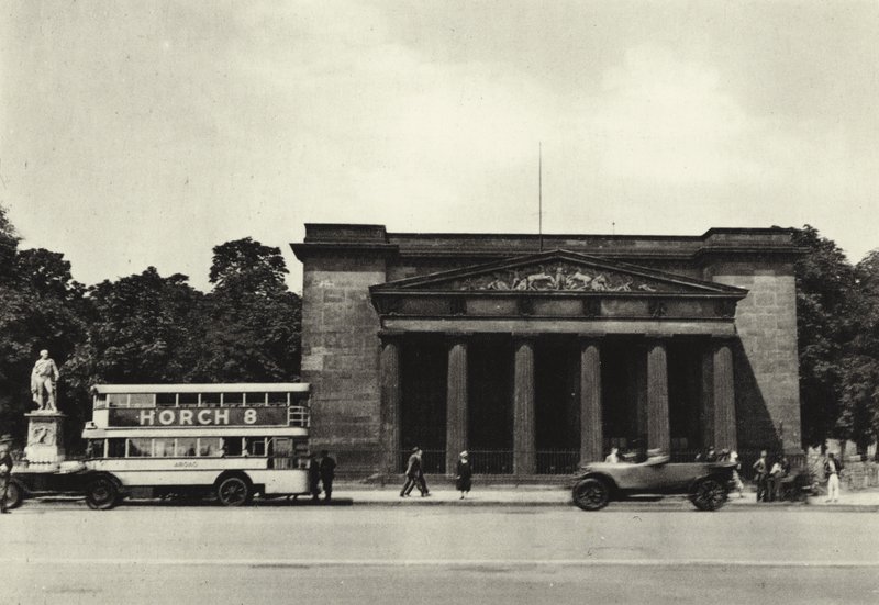 Berlin: Az új gárda; Új őrház (f/w fotó) alkotó: Sasha Stone