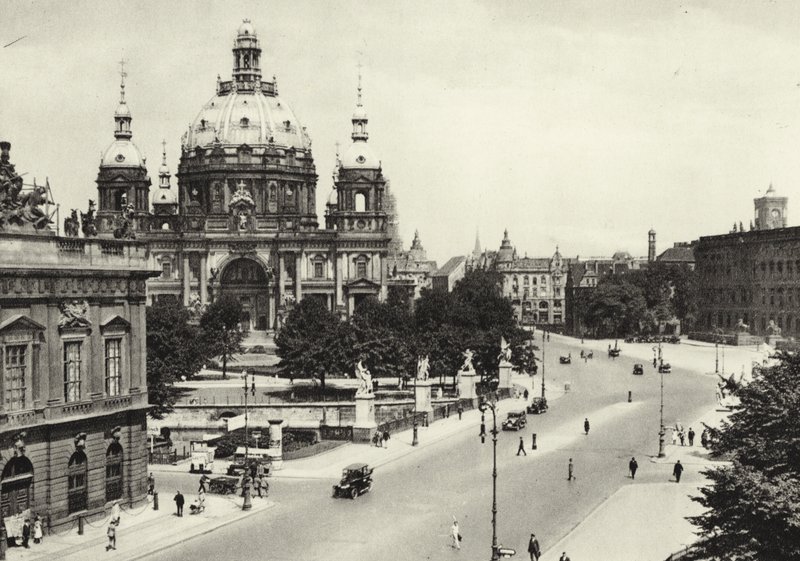 Berlin: Vor der Schlossbrucke; A Palotahíd előtt (f/w fotó) alkotó: Sasha Stone