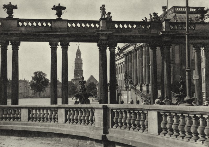 Potsdam, Stadtschloss, Kolonnaden an der Havel; Városi palota, Havel oszlopsorai (f/w fotó) alkotó: Sasha Stone