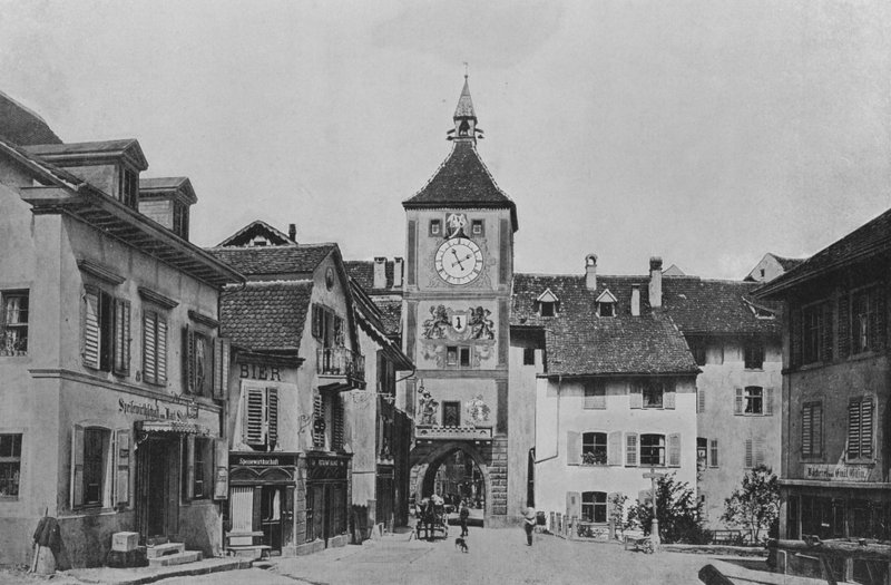 Régi zárt kapu Liestalban, Basellandban (f/w fotó) alkotó: Swiss Photographer