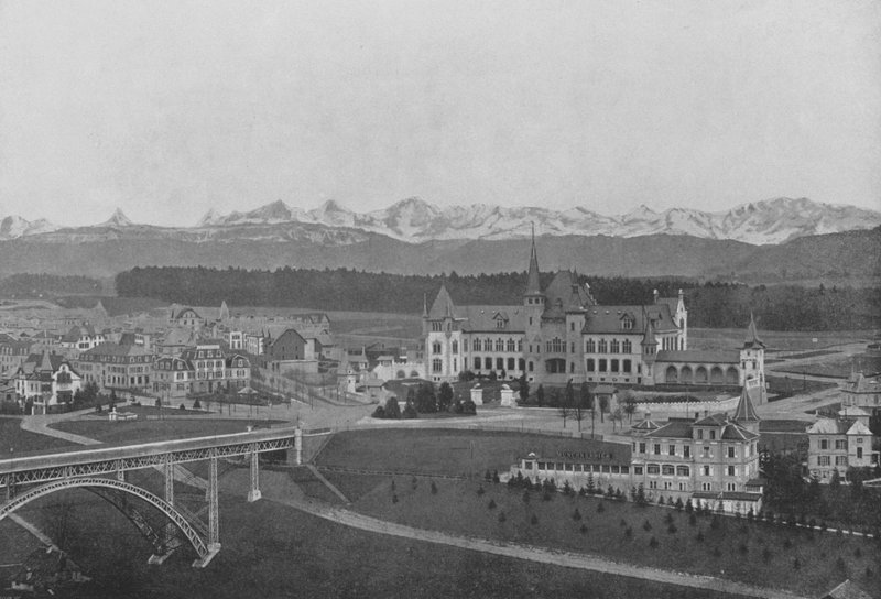 Bern, Kilátás a Kirchenfeldre és a Berni-Alpokra (f/w fotó) alkotó: Swiss Photographer