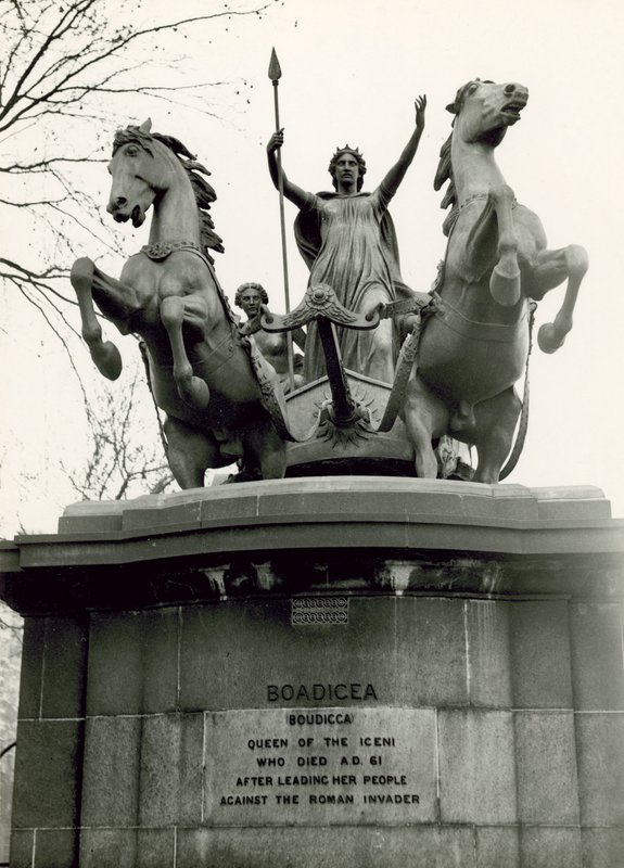 Boadicea és lányai, bronz szoborcsoport, 1885 alkotó: Thomas Thornycroft