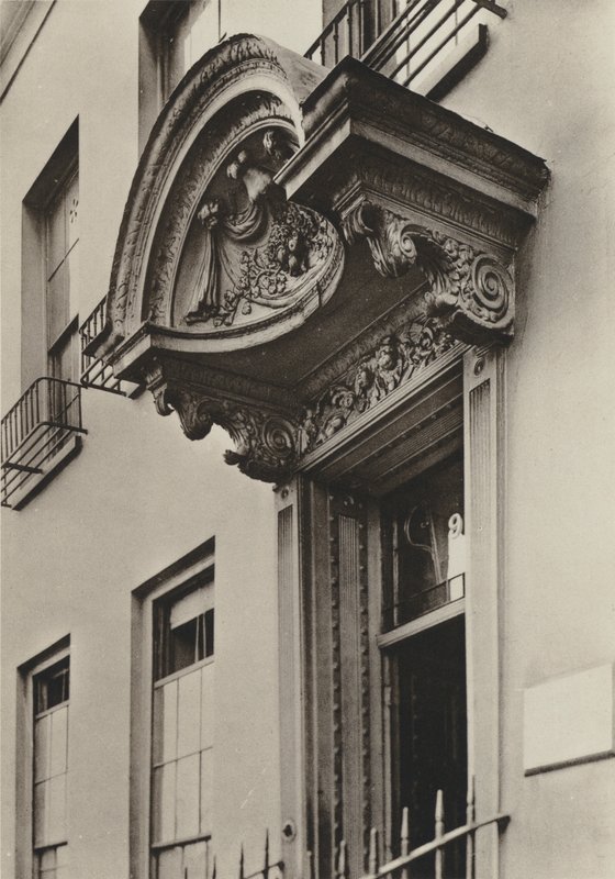Doorway, 9, Grosvenor Road, London (f/w fotó) alkotó: William Galsworthy Davie