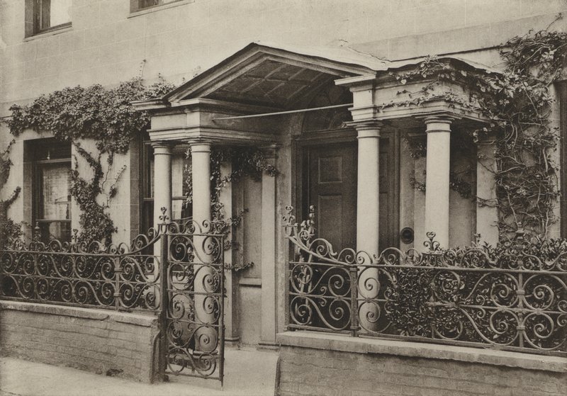 Ajtó, árkádos veranda Wimborne-ban, Dorset (f/w fotó) alkotó: William Galsworthy Davie