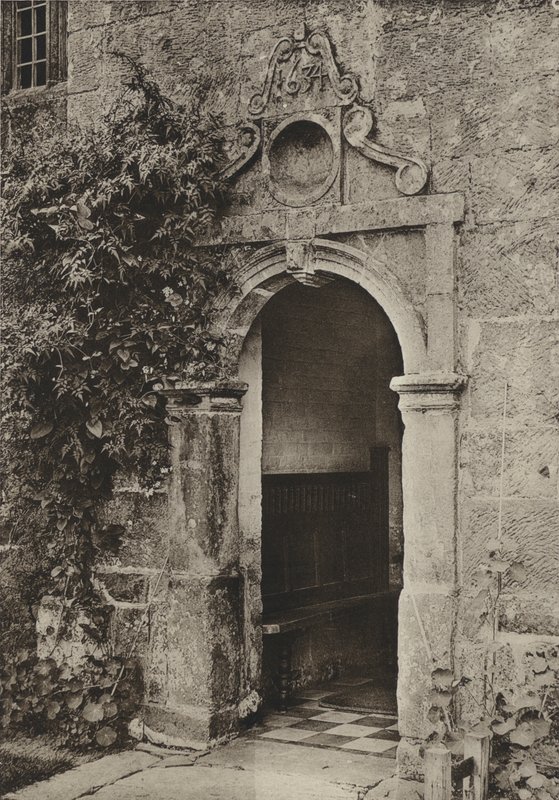 Doorway, "Batemans", Burwash, Sussex (f/w fotó) alkotó: William Galsworthy Davie