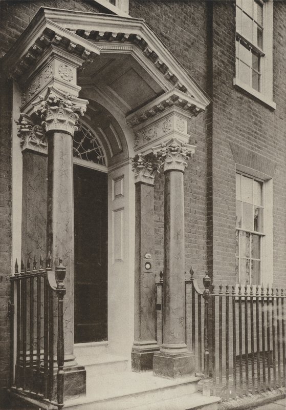 Doorway, Brighton Road, Reigate, Surrey (f/w fotó) alkotó: William Galsworthy Davie