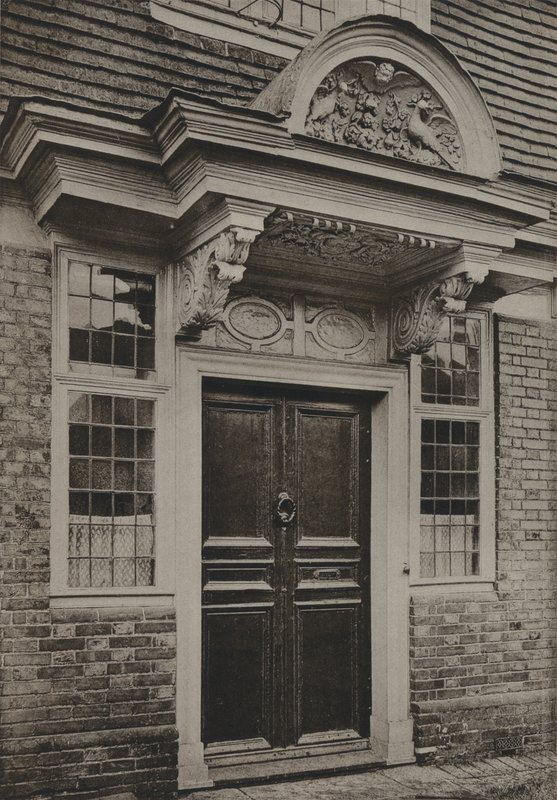 Doorway, Burwash, Sussex (f/w fotó) alkotó: William Galsworthy Davie