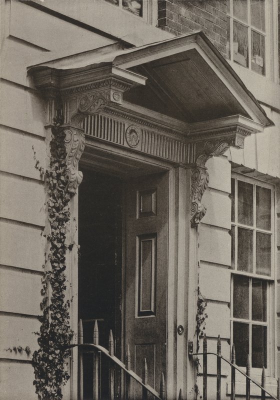 Doorway, Castle Hill, Winchester (f/w fotó) alkotó: William Galsworthy Davie