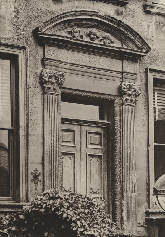 Doorway, Chipping Campden, Gloucestershire (f/w fotó) alkotó: William Galsworthy Davie