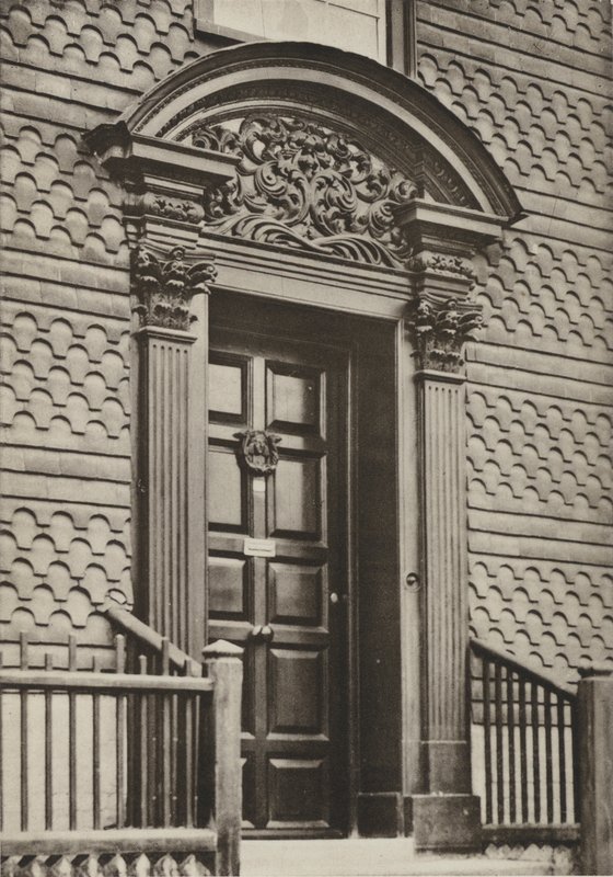 Doorway, Cranbrook, Kent (f/w fotó) alkotó: William Galsworthy Davie