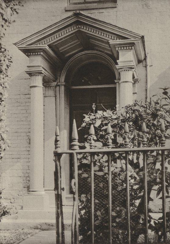 Doorway, Cranbrook, Kent (f/w fotó) alkotó: William Galsworthy Davie