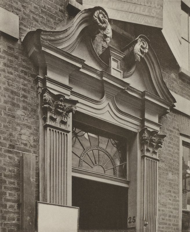 Doorway, Crutched Friars, London (f/w fotó) alkotó: William Galsworthy Davie