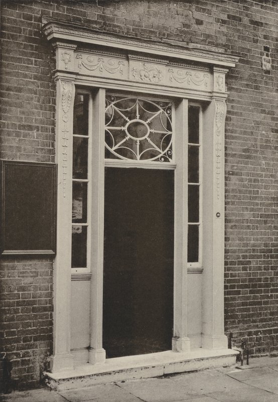 Doorway, Newbury, Berks (f/w fotó) alkotó: William Galsworthy Davie