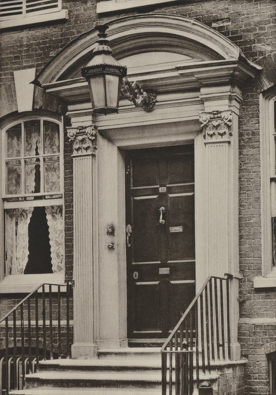 Doorway, Southgate Street, Winchester (f/w fotó) alkotó: William Galsworthy Davie