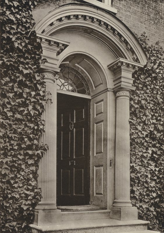 Doorway, Steyning, Sussex (f/w fotó) alkotó: William Galsworthy Davie