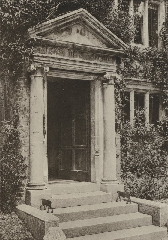 Doorway, The Deanery, Battle, Sussex (f/w fotó) alkotó: William Galsworthy Davie