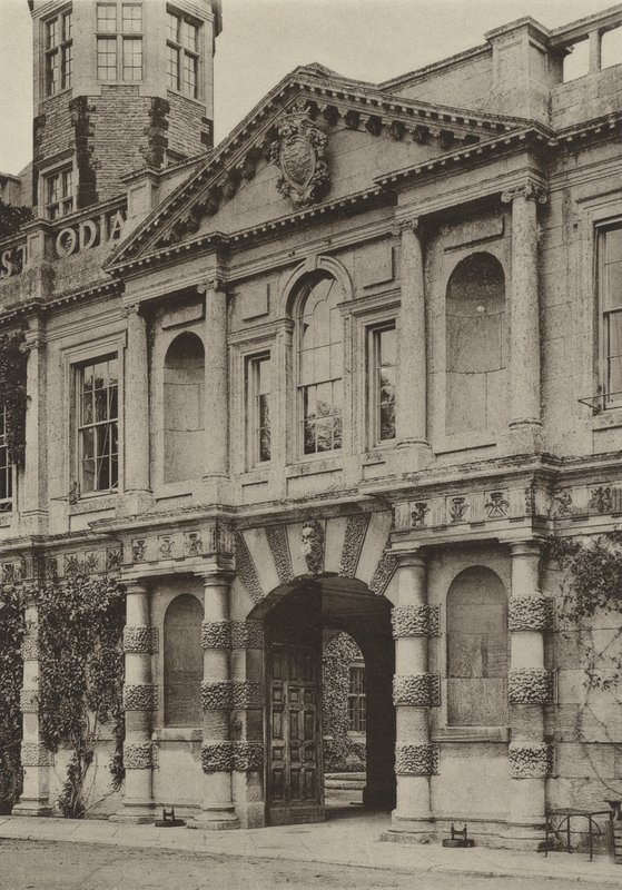 Doorway, The Gateway, Castle Ashby, Northants (f/w fotó) alkotó: William Galsworthy Davie