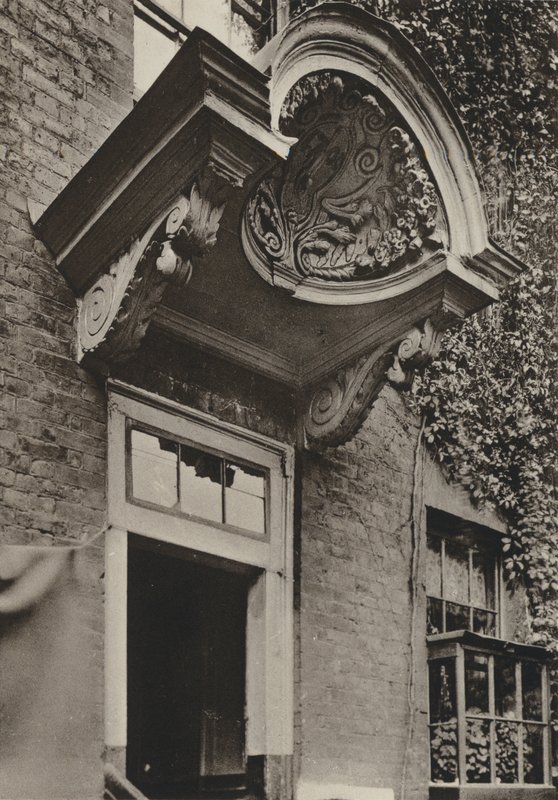Doorway, The Manor House, Bermondsey, London (f/w fotó) alkotó: William Galsworthy Davie