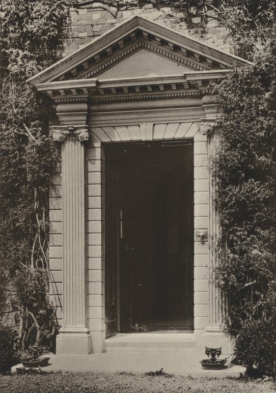 Doorway, The Vicarage, Hailsham, Sussex (f/w fotó) alkotó: William Galsworthy Davie