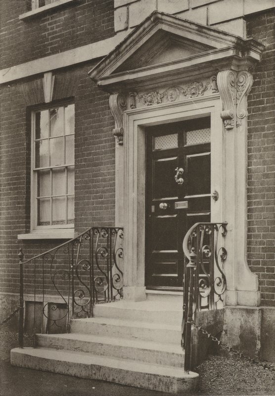 Doorway, Wimborne, Dorset (f/w fotó) alkotó: William Galsworthy Davie