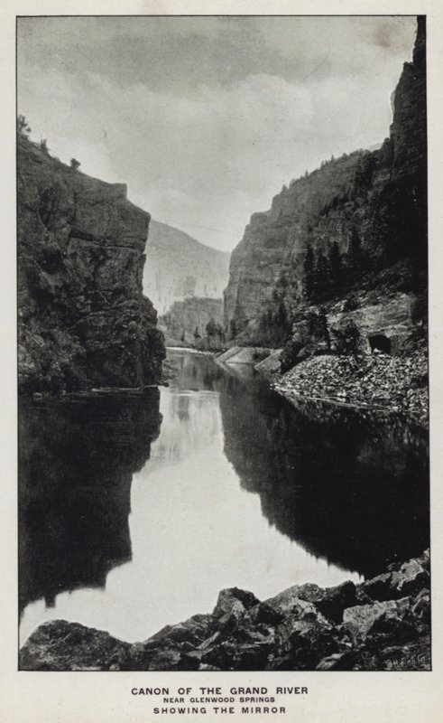 Colorado kanyonjai: A Grand River kanonja, Glenwood Springs közelében, Tükör megjelenítése (f/w fotó) alkotó: William Henry Jackson