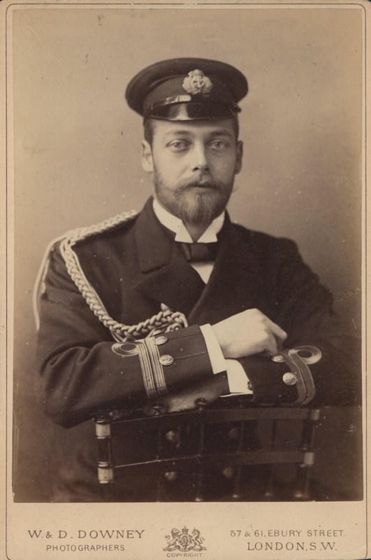 György walesi herceg haditengerészeti egyenruhában alkotó: William and Daniel Downey