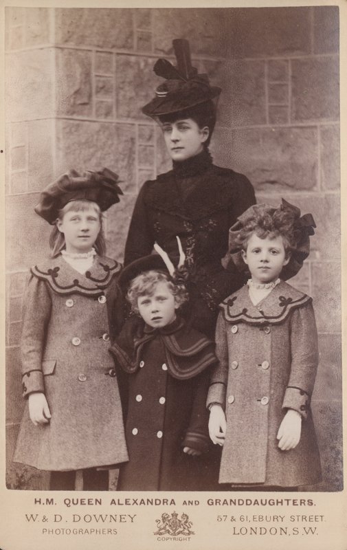 Alexandra királynő és unokái alkotó: William and Daniel Downey