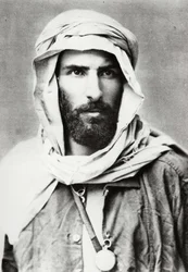 Savorgnan de Brazza portréja, 1889 körül, fotó: Nadar.¿·